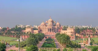 Delhi Man Loses Rs 1.8 Lakh, Smartphone, Cash And Documents To Fake Priest Scam At Akshardham Temple