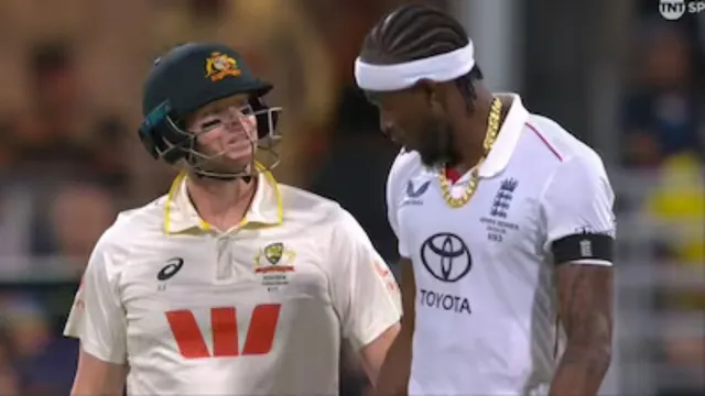 ashes-2025-steve-smith-hits-jofra-archer-for-a-6-after-verbal-fight-in-day-night-test-watch