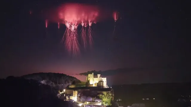 mysterious-red-jellyfish-lights-falling-from-space-spark-alien-signals-ghostly-buzz-nasa-reveals-red-sprites-truth