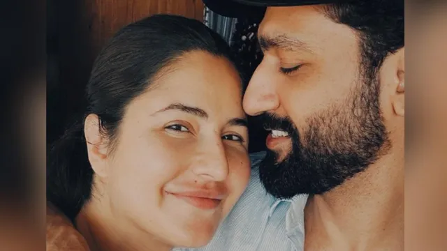 vicky-kaushal-sleep-deprived-selfie-with-katrina-kaif-on-their-fourth-wedding-anniversary-melts-hearts