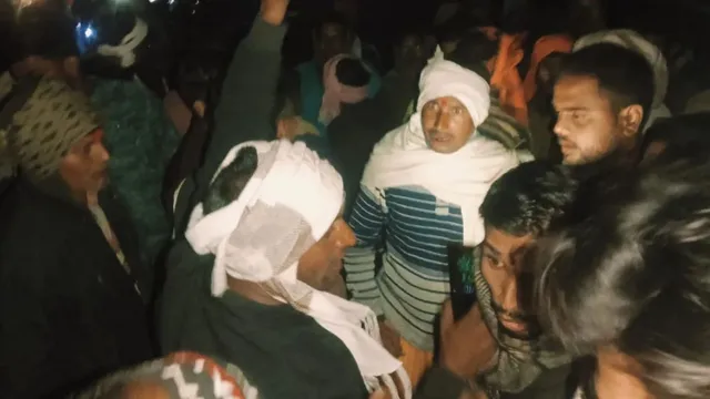 up-crime-tractor-driver-kills-youth-dumps-body-in-field-to-flee-villagers-block-road-in-protest-in-gonda