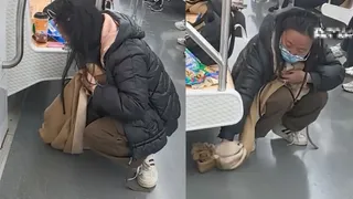 Chinese Woman Spills Bubble Tea, Cleans Subway Floor With Her Own Scarf; Desis Ask 'India Kab Sikhega?’ | VIDEO