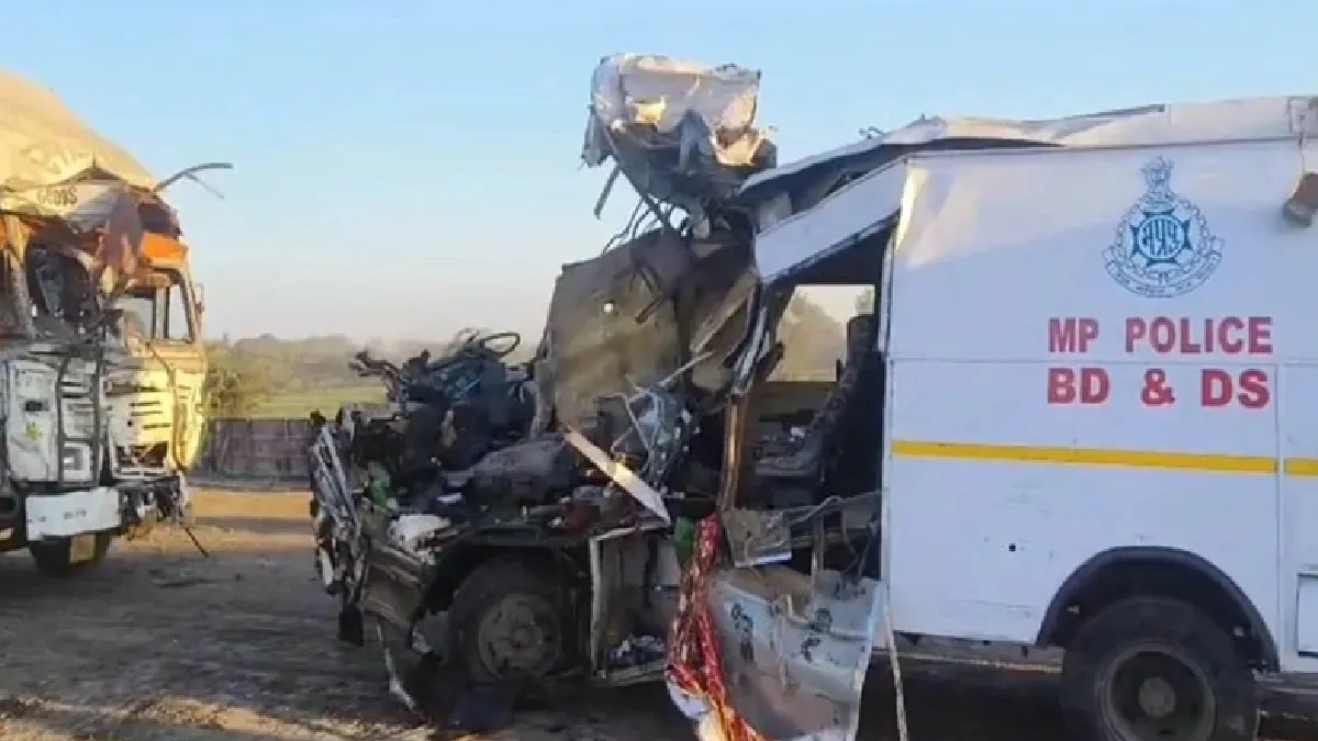 Sagar Road Accident: Constables Die After Police Vehicle Collides With ...