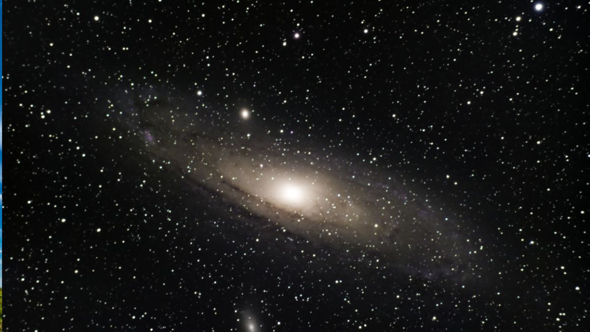 why sky appears blue but space is dark black (1)
