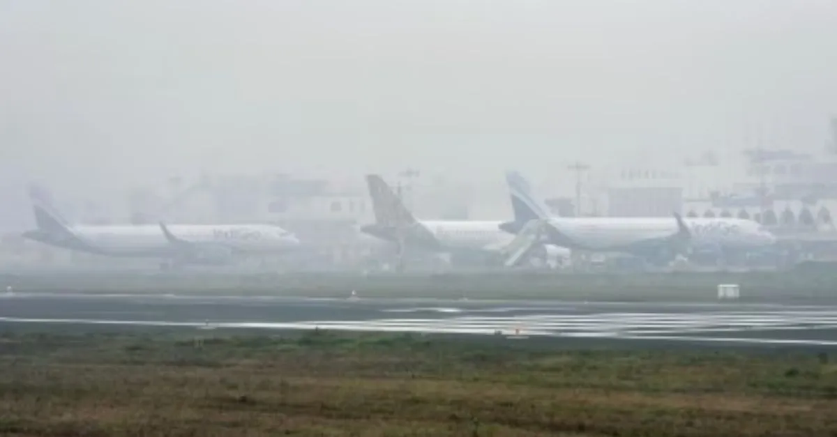 Delhi Airport News: 6 Flights Cancelled, 200 Delayed At IGI As Dense Fog  Triggers Zero-Visibility In NCR; Check Advisories