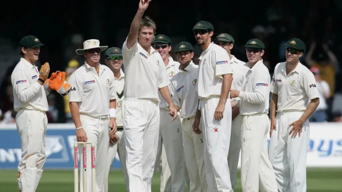 Glenn McGrath acknowledges crowd. (Credits X.com)