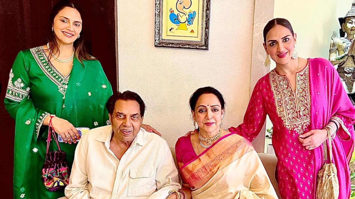 Dharmendra Hema Malini Esha and Ahana Deol