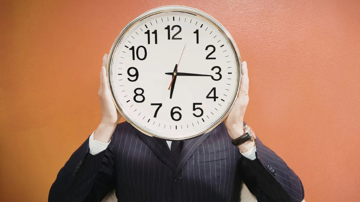 Why Your Wall Clocks Should Always Be A Few Minutes Ahead? Know ...