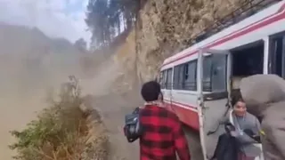 Mandi Landslide: Terrifying Video Shows Landslide In Front Of Moving Bus; 30 Passengers Narrowly Escape | Watch

