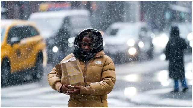 winter-storm-in-us-over-half-population-braces-for-icycold-weather-massive-power-outage-2300-flights-cancelled-10-points