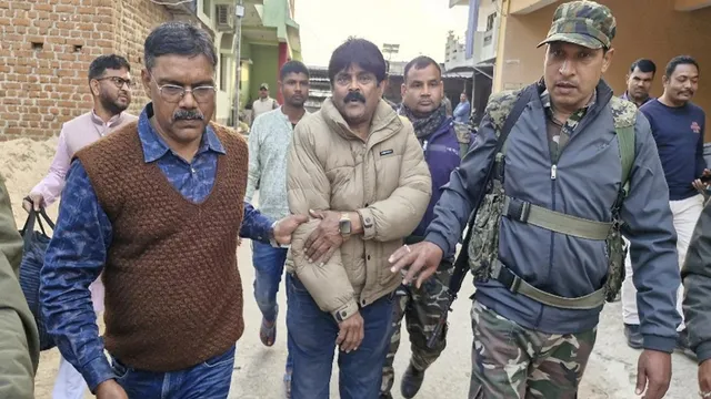 jharkhand-acb-crackdown-district-ayush-officer-and-block-coordinator-arrested-red-handed-for-bribery