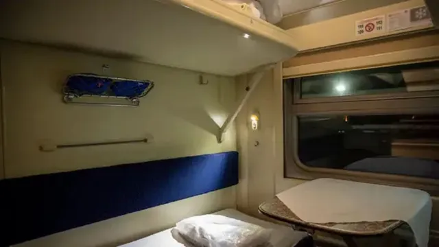 indian-railways-fixes-dirty-linen-crisis-clean-bedrolls-to-be-loaded-from-both-ends-in-42-long-distance-trains