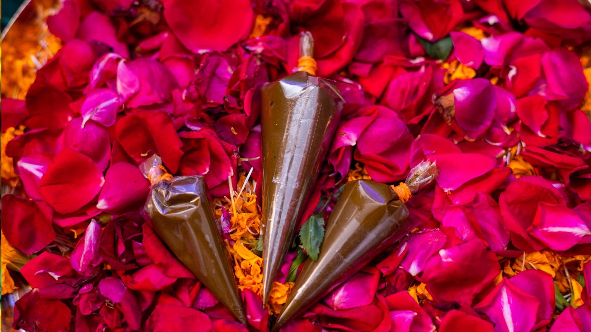 best mehendi ceremony instagram captions (1)