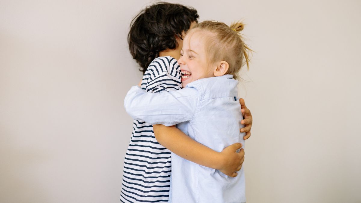 types of hugs and their meanings (1)