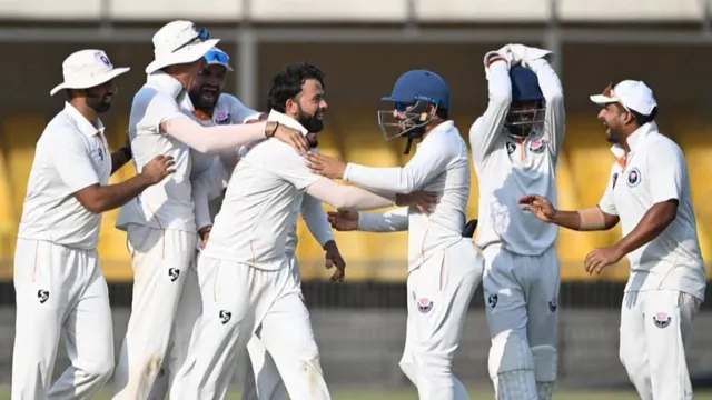jammu-and-kashmir-beat-bengal-to-reach-maiden-ranji-trophy-final-in-67-years-auqib-nabi-wickets-paras-dogra-abdul-samad