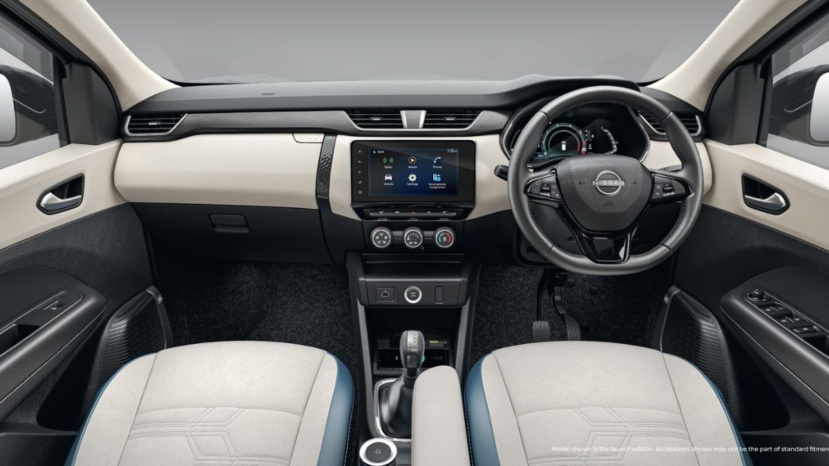 Nissangravitedashinterior