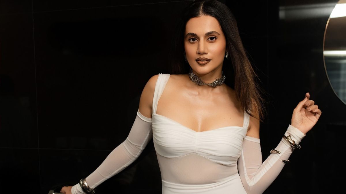 taapsee pannu on demand of wearing padded bra