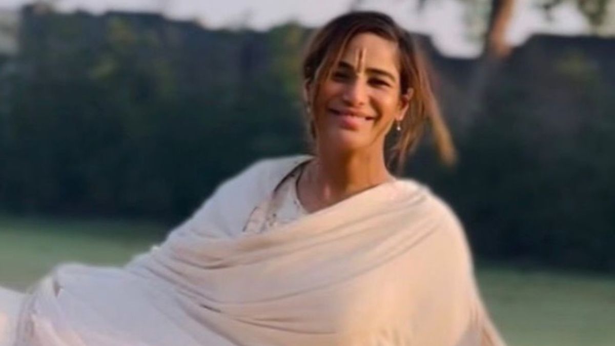poonam pandey went vrindavan