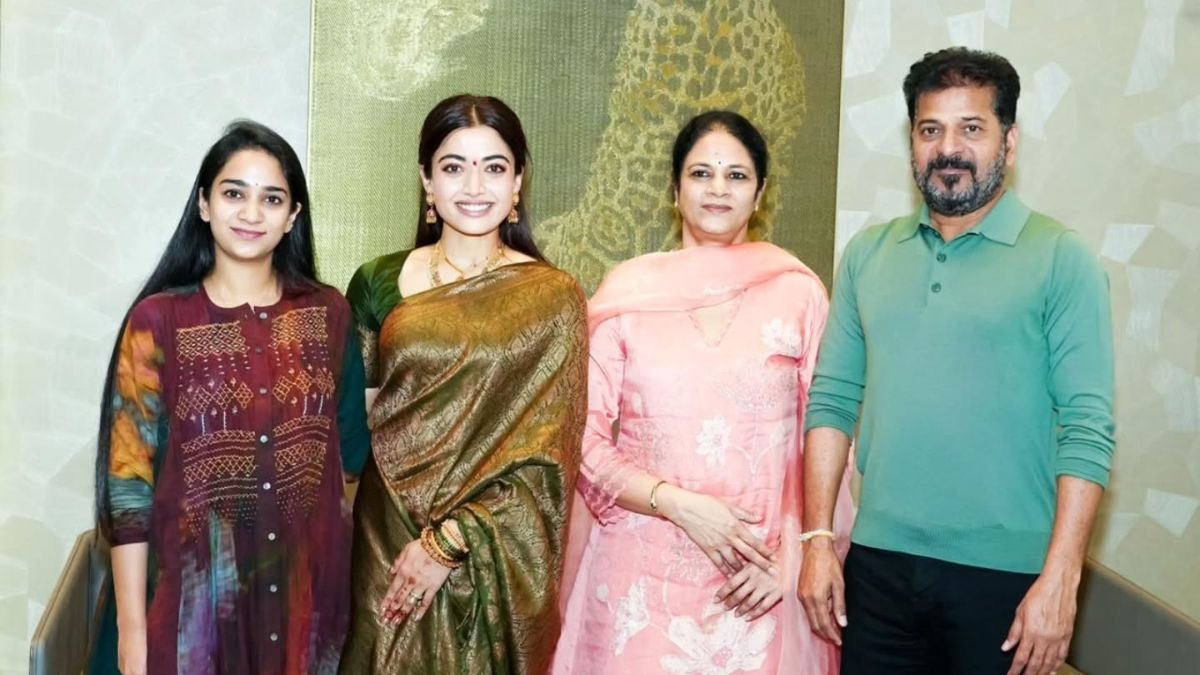 rashmika mandanna give specia reception invite to Telangana CM (1)