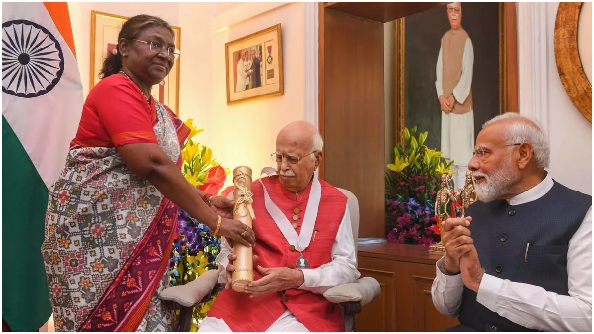 BJP Fact-Checks Mamata Over Bharat Ratna Protocol After She Shares PM  Modi's Old Photo With President