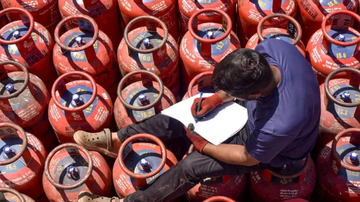 LPG Price Today: Domestic Cylinder Hits Rs 913 In Delhi; Check Latest ...