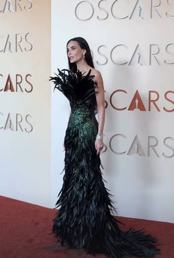 demi moore at oscars 2026