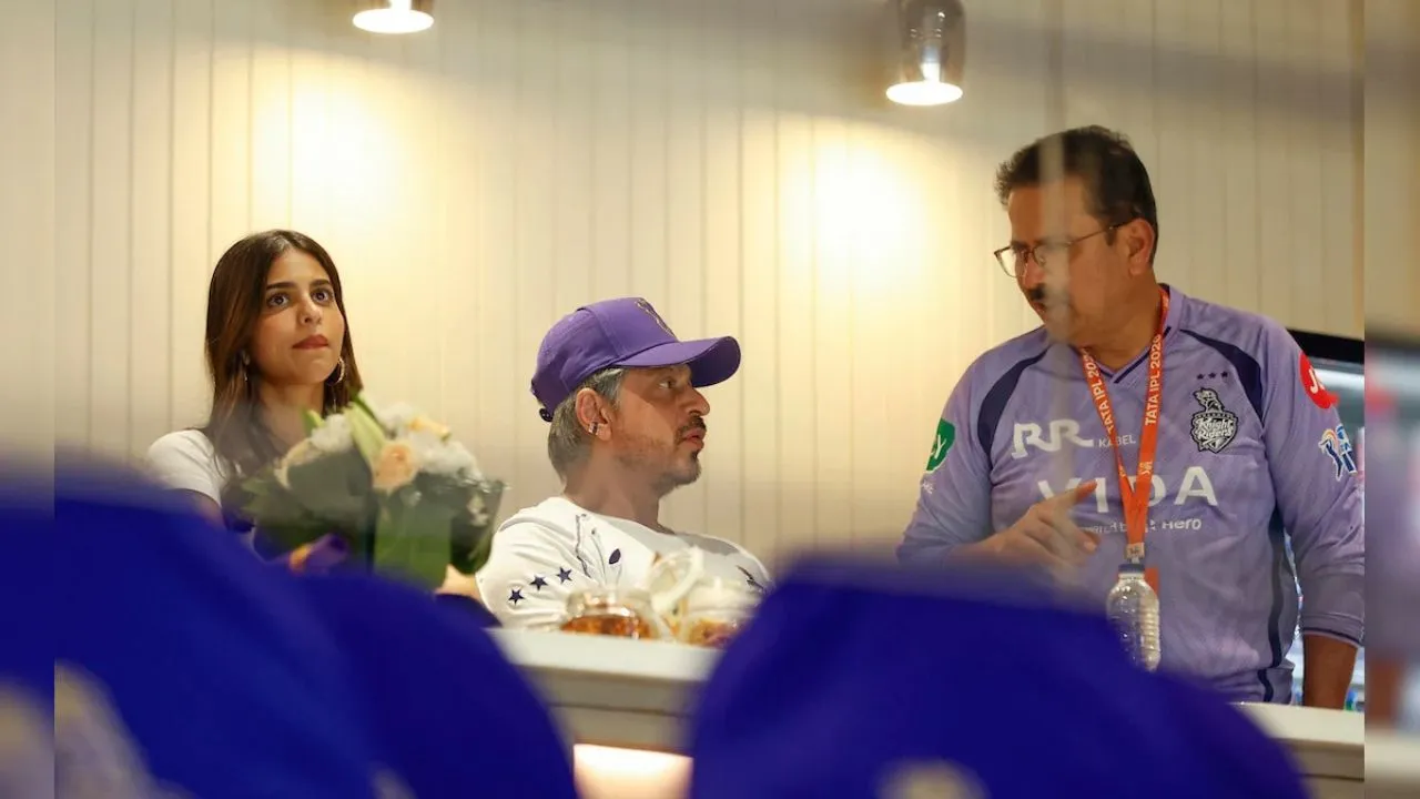 shah-rukh-khan-intense-chat-kkr-ceo-venky-mysore-kkr-vs-pbks-2-wickets-internet-reacts