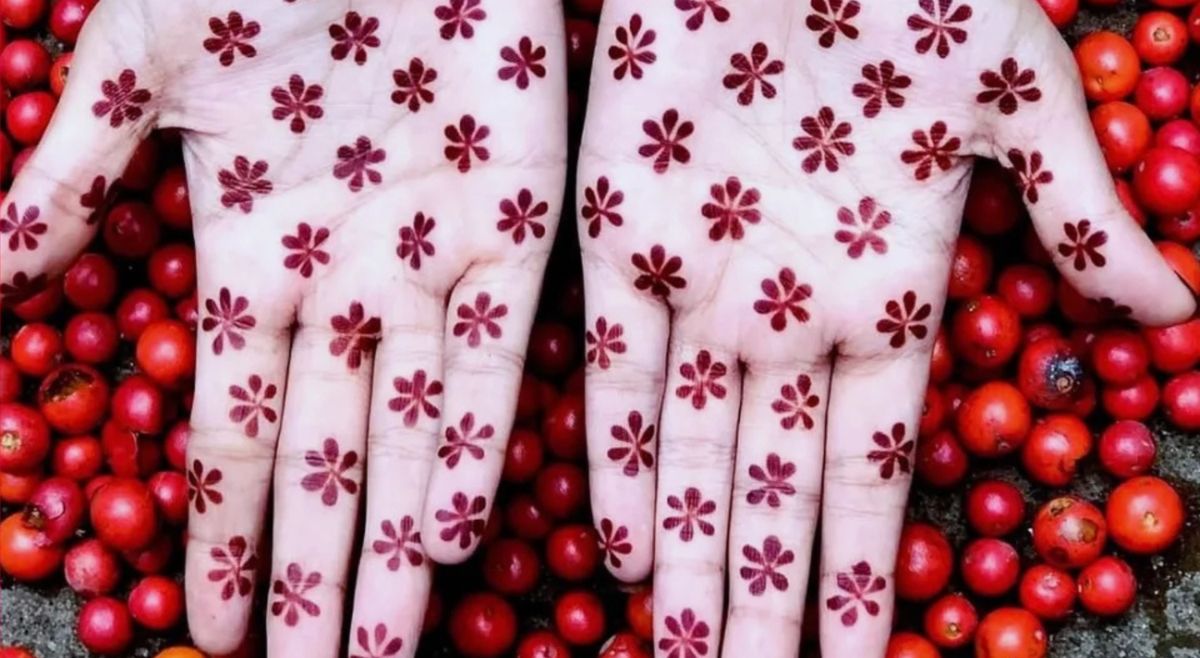 Minimal But Full Hand Floral Mehndi