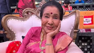 Asha Bhosle Suffers Cardiac Arrest, Hospitalised In Breach Candy Hospital | Report
