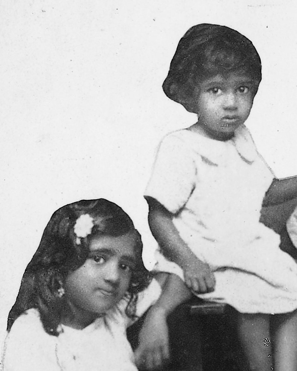 Asha Bhosle Lata Mangeshkar childhood photo