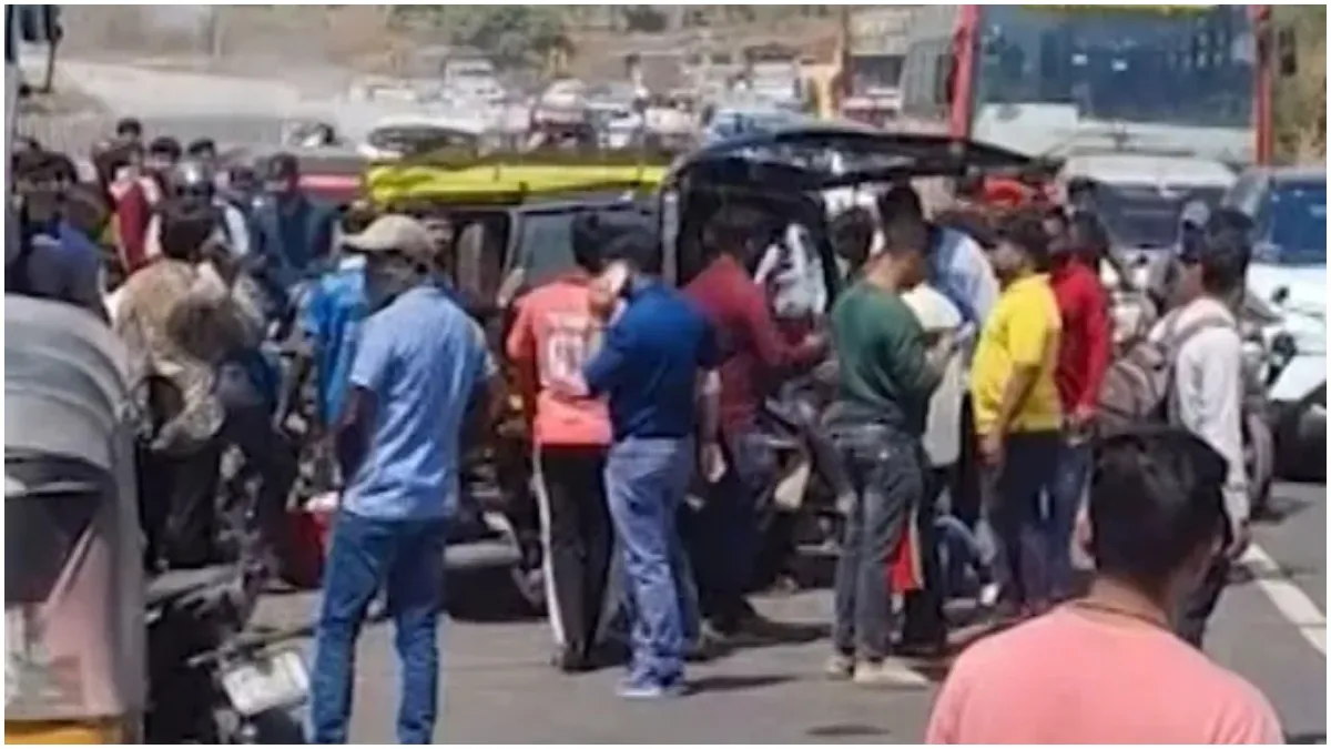 maharashtra-thane-accident-van-cement-mixer-collision-killed-latest-updates