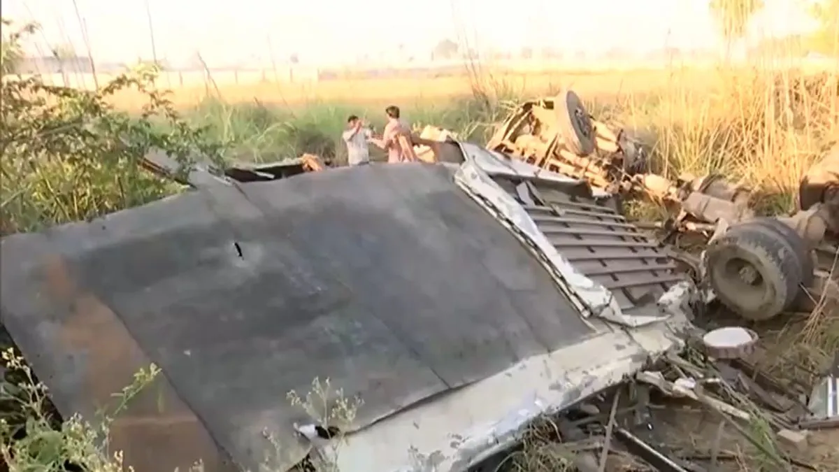 UP Accident: Bus With Wedding Returnees Collides With Truck In Hapur; 6 ...