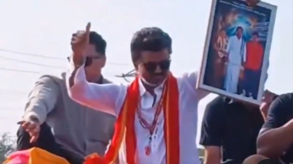 vijay thalapathy fan gift him wedding photo