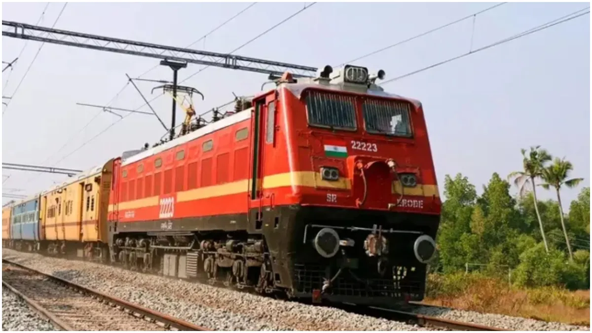 gunmen-rob-passengers-of-rs-7-lakh-on-sampark-kranti-express-open-fire-before-escaping-by-jumping-off-train