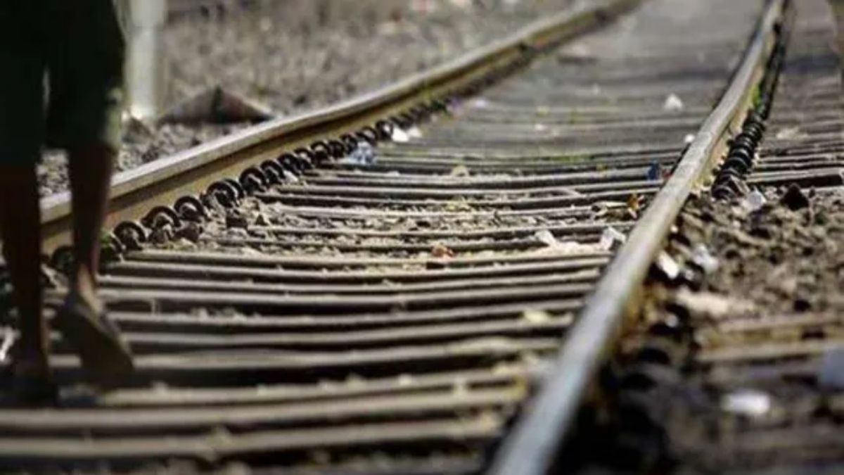 Prayagraj Tragedy: Passengers Get Off Train To See Body On Track; Opposite-Side Train Runs Over Four