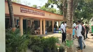 Odisha School Tragedy: One Student Dies, 100 Fall Ill After Consuming Poisonous Food at Mayurbhanj Hostel; BJD Calls For Bandh
