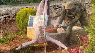 Did Israeli Soldier Smash Jesus Statue In Lebanon? Viral Photo Sparks Outrage, Forces IDF Probe

