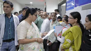Delhi CM Conducts Surprise Check At Aruna Asaf Ali Hospital; Directs For Summer Preparedness