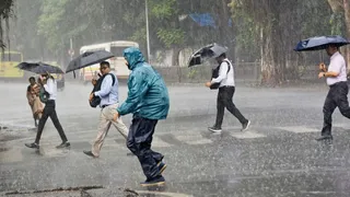 Delhi Records Below-Normal Temperatures As Rain Brings Relief From Intense Heat, IMD Warns Of Late-Night Thunderstorms
