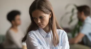 6 Emotional Cheating Signs Women Should Not Ignore