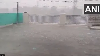 Delhi Weather: Hailstorm Covers Parts Of Capital, Drop In Temperature Brings Relief From May Heat | Watch