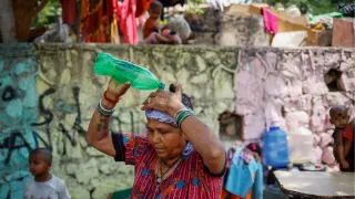 Delhi Temperature Today: NCR Sizzles Under Intense Heat As Mercury Rises To 44 Degrees; Heatwave To Continue Till Friday