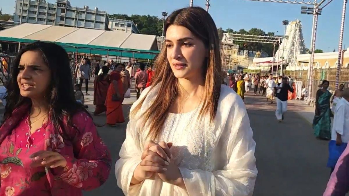 kriti sanon visit tirumala temple 1