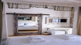 Mirror Vastu: Why Mirrors Facing The Bed Are Considered Inauspicious
