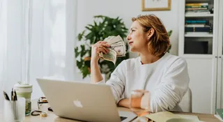9 Powerful Habits Of Financially Independent Women To Embrace Success