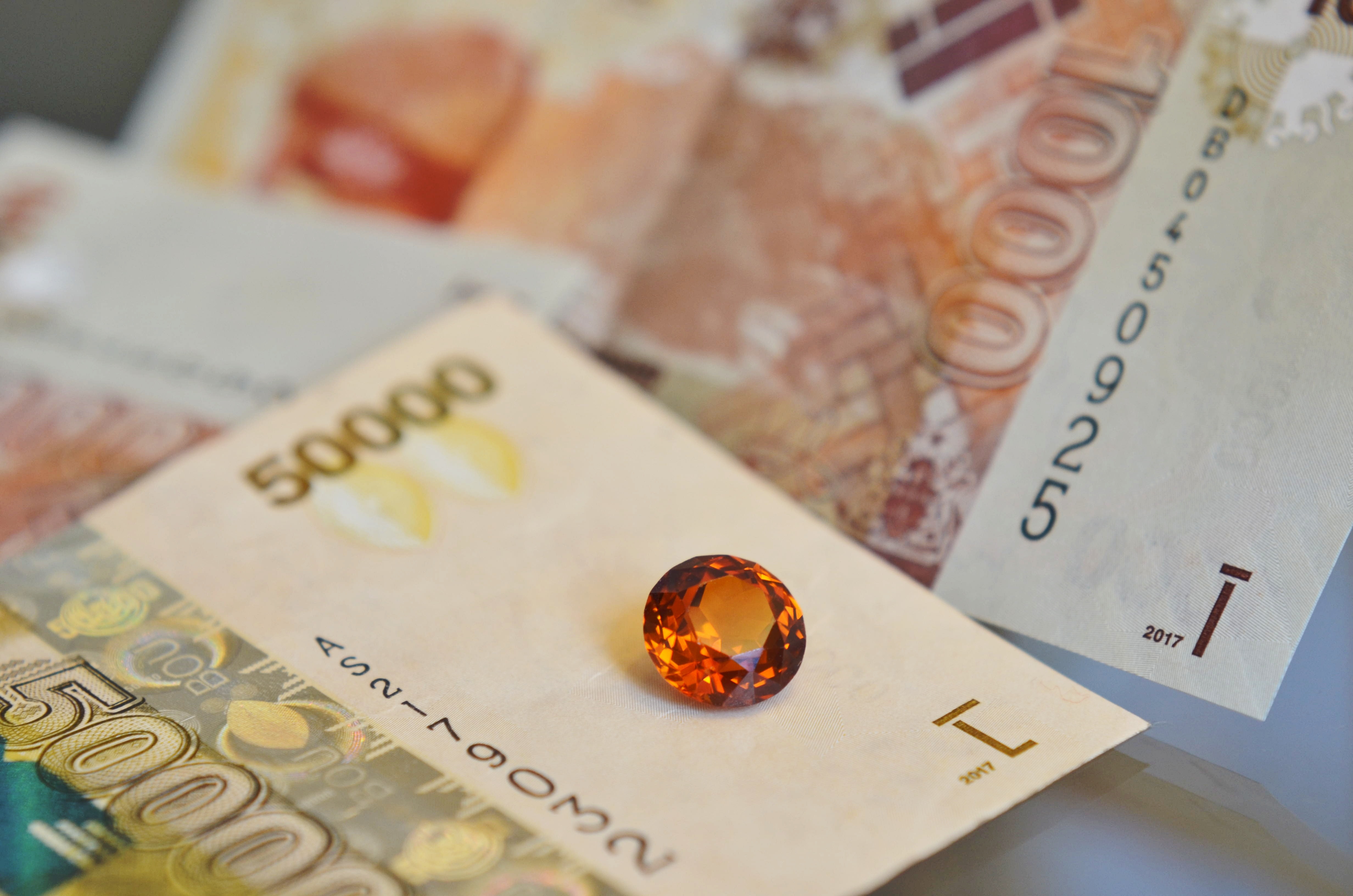 citrine attracts wealth