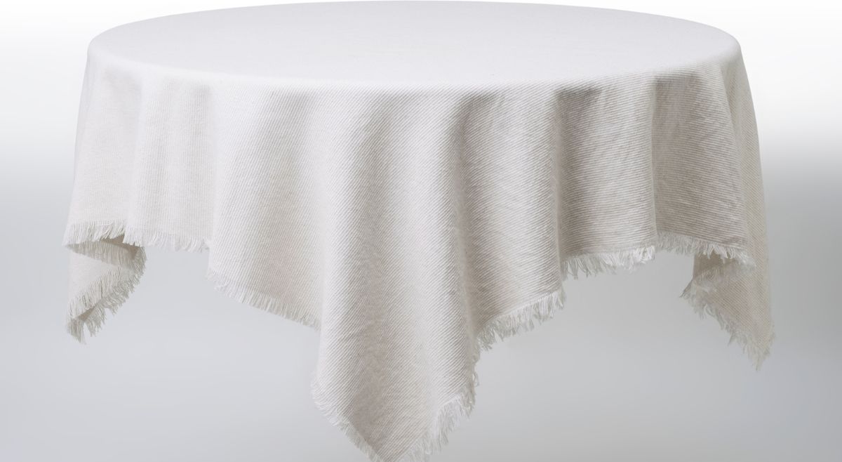 overhang length of your table cover
