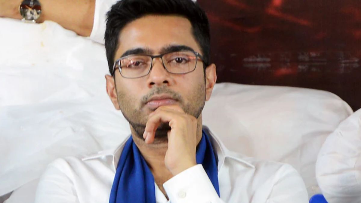 'They Wanted To Throw Eggs At Abhishek Banerjee': TMC, BJP Supports Engage In Scuffle At Kolkata Airport | Video
