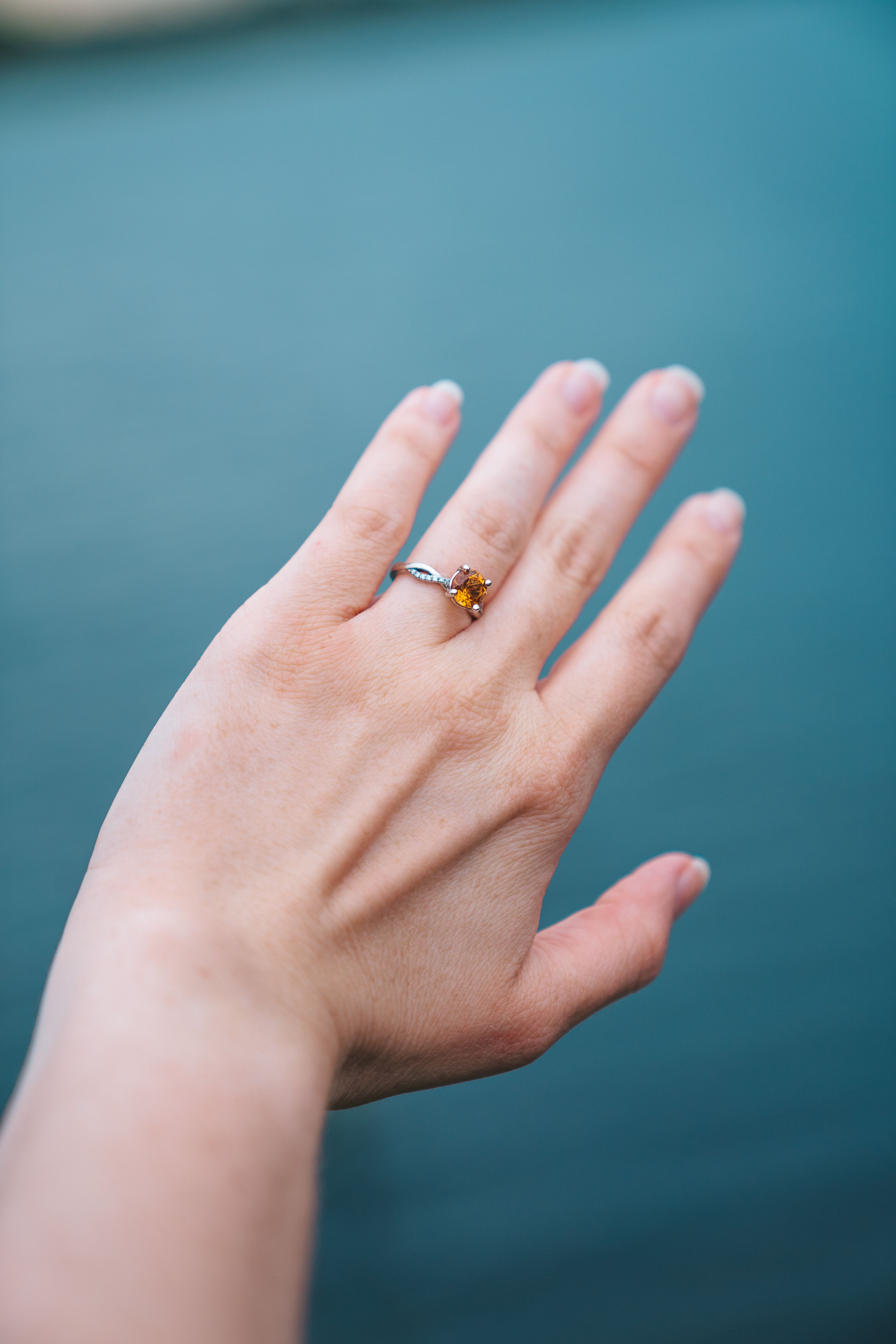 Yellow Sapphire helps pisces natives achieve practical success