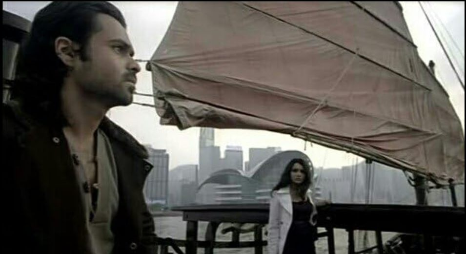 Emraan Hashmi Mrinalini Sharma Awarapan